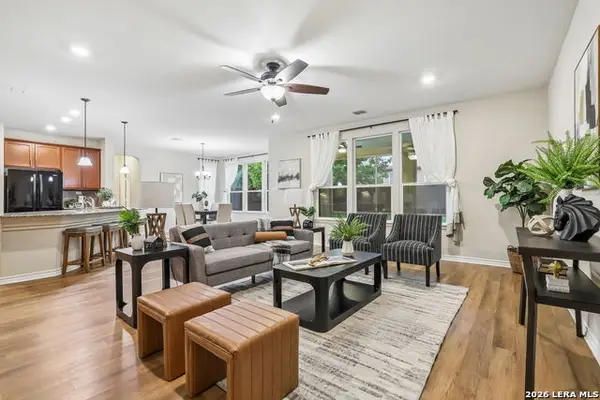 11213 Hill Top Bnd, Helotes, TX 78023