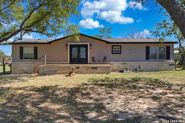 205 Creekview, Floresville, TX 78114 - #3