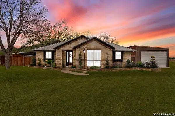 768 County Road 664, Devine, TX 78016