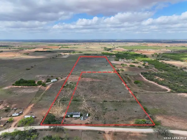 2612 County Road 232, Floresville, TX 78114