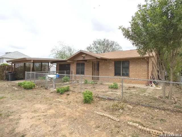 105 S Sayers, Devine, TX 78016 - #2