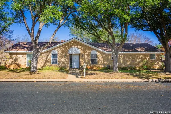 106 Seamoor, Fredericksburg, TX 78624