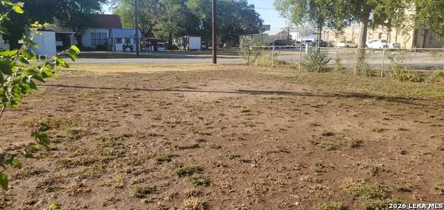 1002 17th, Hondo, TX 78861 - #2