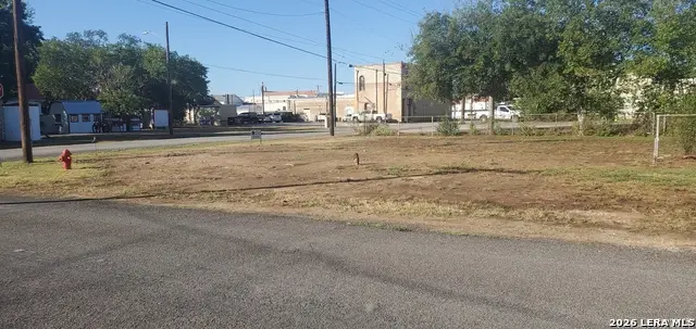 1002 17th, Hondo, TX 78861 - #3