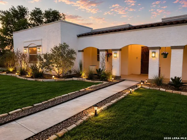 203 Harralton, Devine, TX 78016