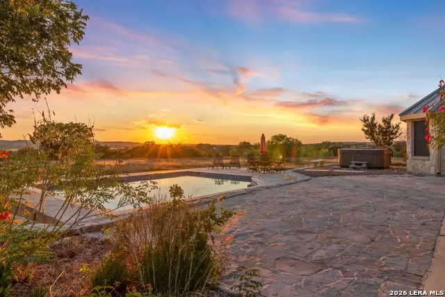 647 Funf Kinder Rd, Fredericksburg, TX 78624 - #1