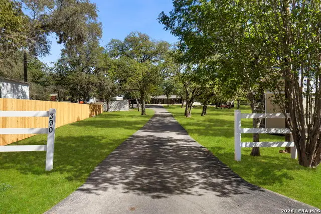 390 Galveston St, Bandera, TX 78003 - #2
