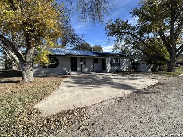 202 Hill St, Iraan, TX 79744 - #1