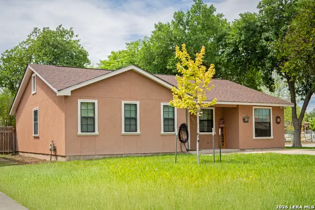 501 Perez St, Uvalde, TX 78801 - #1