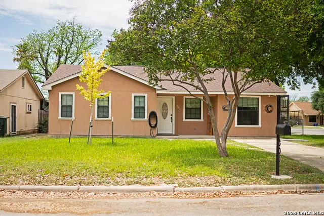 501 Perez St, Uvalde, TX 78801 - #2