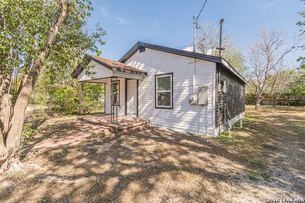 524 Avenue B, Seguin, TX 78155