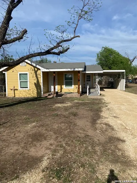 514 S Park St, Uvalde, TX 78801 - #1