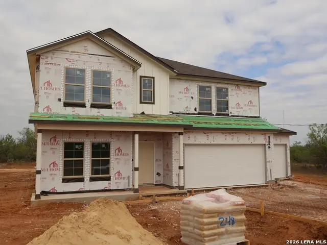 109 Prescott Dr, Floresville, TX 78114 - #2