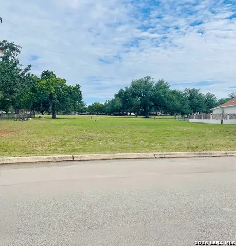 702 Jack Nicklaus, Devine, TX 78016 - #2