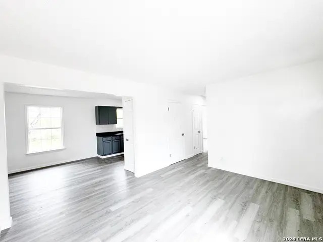 501 Corley Dr, Devine, TX 78016 - #2