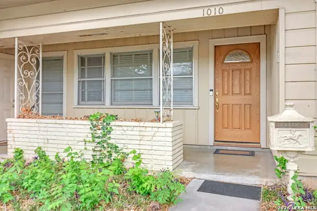 1010 E Humphreys, Seguin, TX 78155 - #2