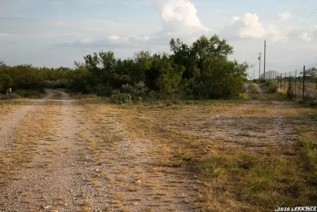 749 Sycamore St, Brackettville, TX 78832 - #3