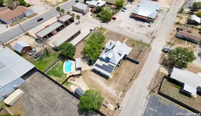 110 W Benton Ave, Devine, TX 78016 - #3