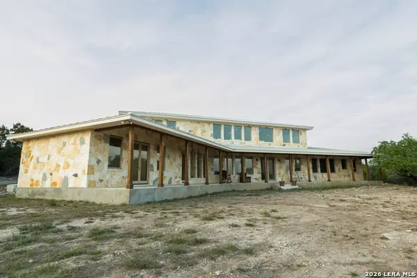 525 Windmill Dr, Bandera, TX 78003