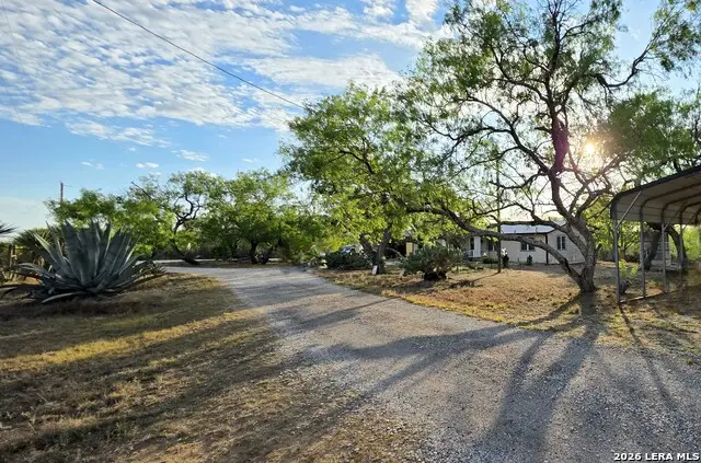 4029 County Road 117, Floresville, TX 78114 - #1