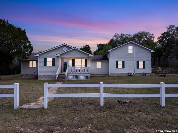 462 Flatrock, Canyon Lake, TX 78133