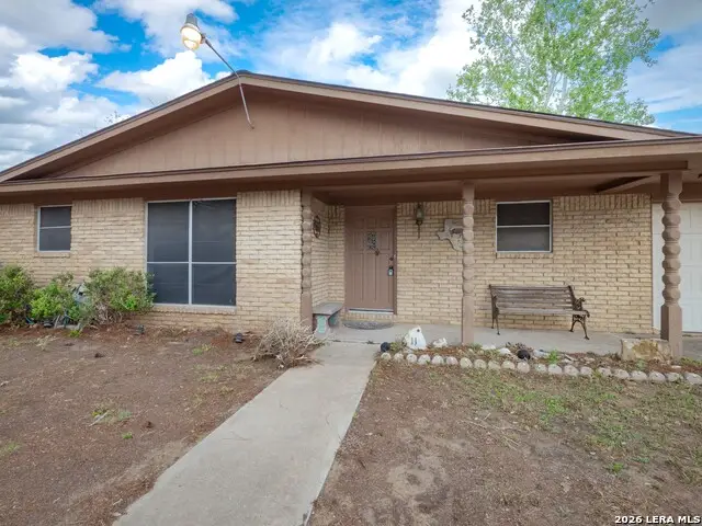 119 High Meadow Dr, Pleasanton, TX 78064 - #2