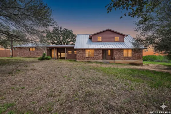 1271 County Road 119, Floresville, TX 78114