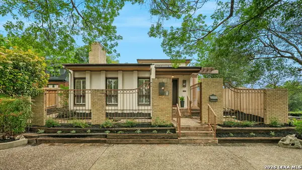 209 Henderson St, Alamo Heights, TX 78209