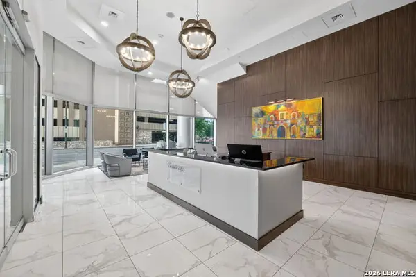 610 E Market St #UNIT 2605, San Antonio, TX 78205