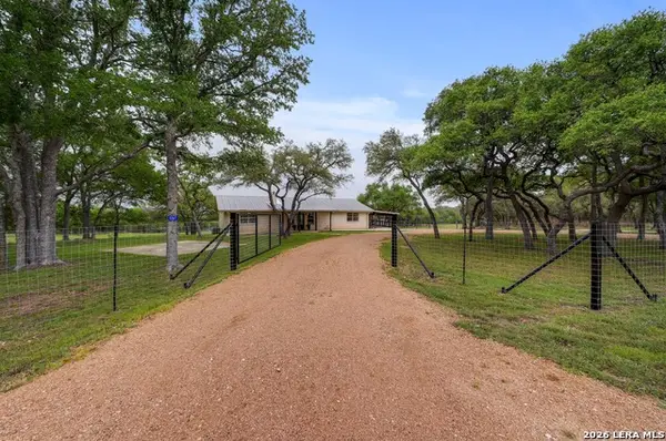 1267 River Bend Dr, Blanco, TX 78606