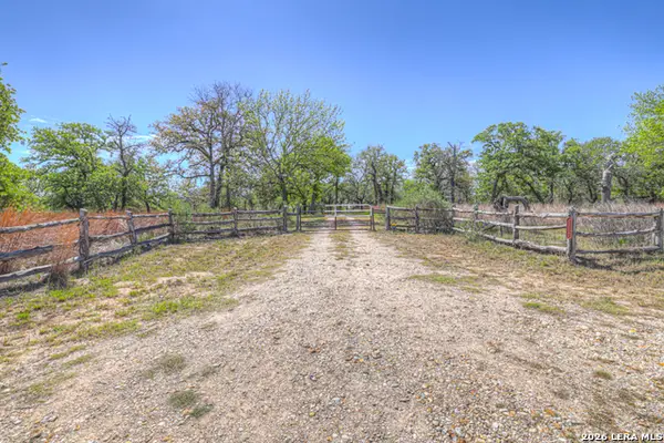 3165 Vivroux Ranch Rd, Seguin, TX 78155