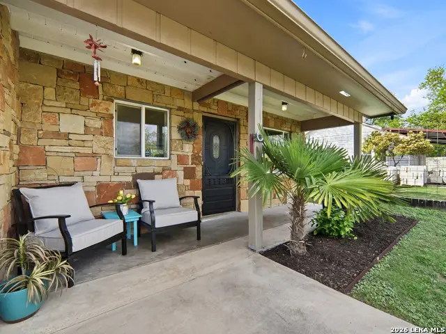 158 Travis St, Kerrville, TX 78028 - #1