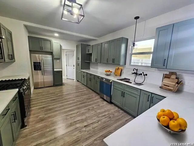 624 S Austin St, Seguin, TX 78155 - #3