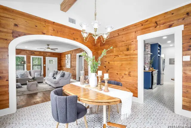 515 E Mountain St, Seguin, TX 78155 - #1