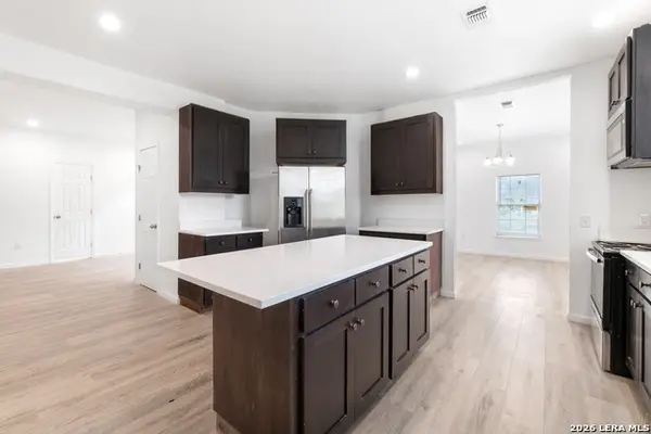 323 Lakeside, Lakehills, TX 78063