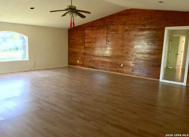 402 Ogrady St, Boerne, TX 78006 - #3