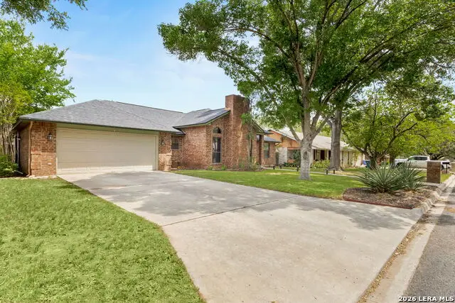 213 Hilltop Dr, Seguin, TX 78155 - #2