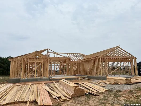 155 Pradera Ridge Drive, Floresville, TX 78114