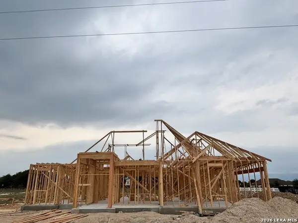 164 Pradera Ridge Drive, Floresville, TX 78114