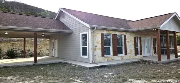 295 N Polly Peak Dr, Bandera, TX 78003