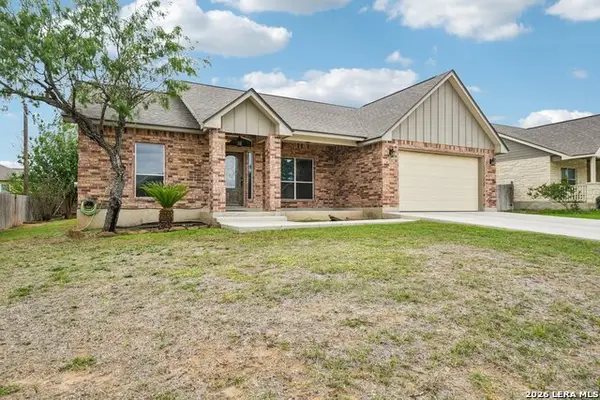 128 Parkcrest, Floresville, TX 78114