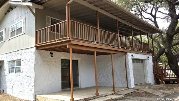 1385 Pebble Beach Rd, Lakehills, TX 78063