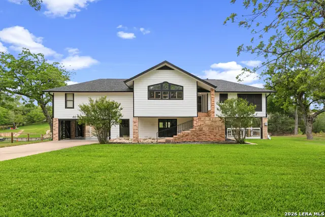 46 E Hampton, Seguin, TX 78155 - #2