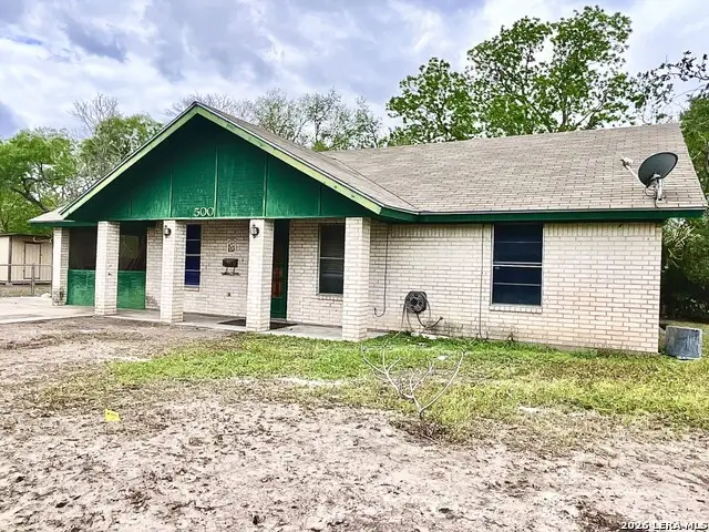 500 S Minneapolis St, Beeville, TX 78102 - #2