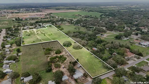 00 N Windy Knoll, Devine, TX 78016