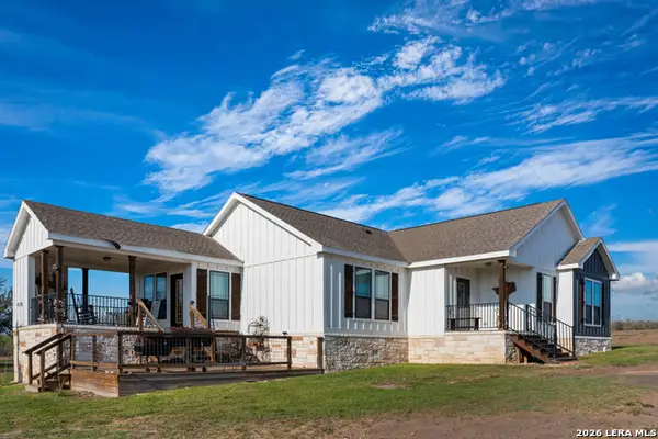 208 Well Pad Rd, George West, TX 78022