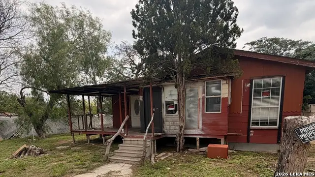 508 N Bright Dr, Devine, TX 78016 - #1