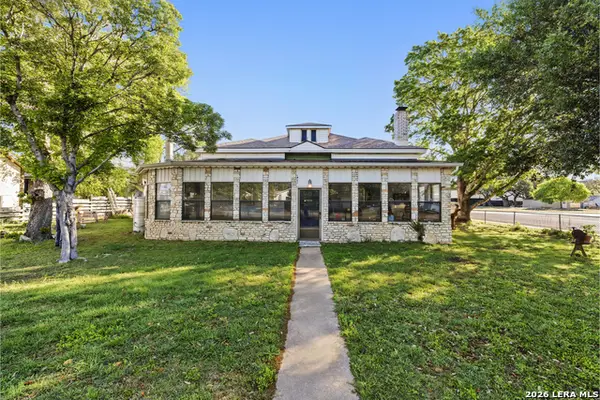 1028 Jefferson St, Kerrville, TX 78028