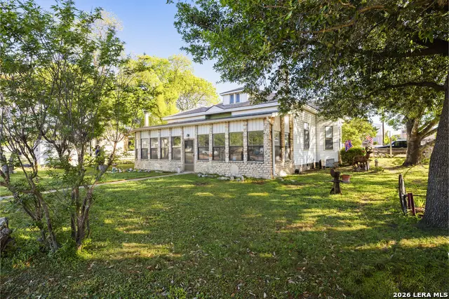 1028 Jefferson St, Kerrville, TX 78028 - #3