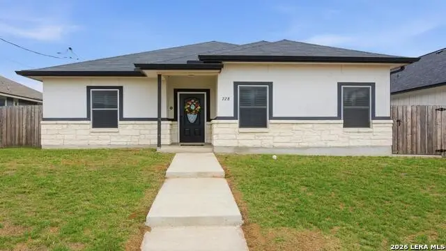 728 Crestview, Floresville, TX 78114 - #1
